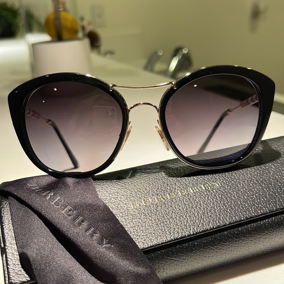 Burberry Sunglasses For Sale - Picture 5 of 8